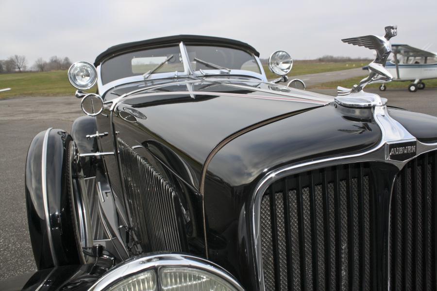Детали экстерьера Auburn 12-160A Custom Dual Ratio Speedster 1932 года  (фото 10 из 24)